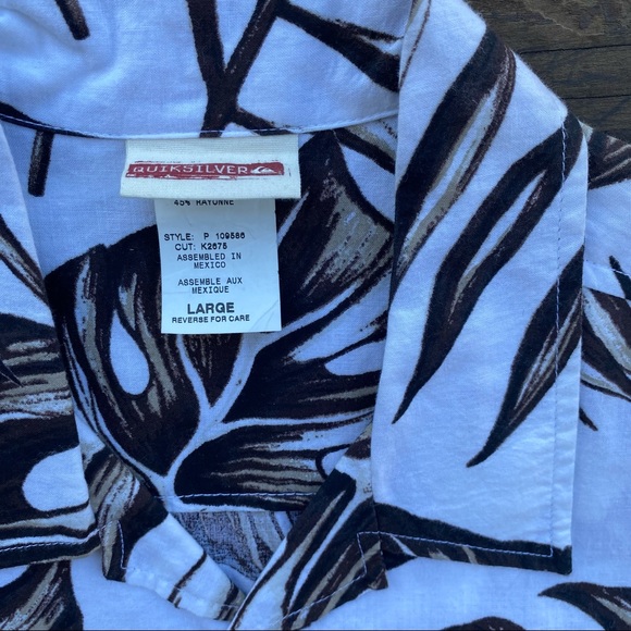 Quicksilver vintage Hawaiian print button up shirt - Picture 2 of 3